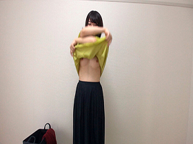 服をまくったら「ぶるんっ」って飛び出るおっぱい　または「すん・・・」って飛び出るちっぱい　サンプル画像07